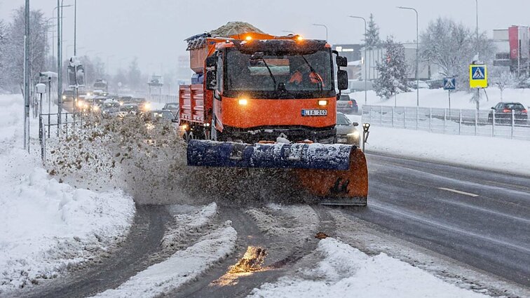 Mitą apie ne laiku užklupusią žiemą griaunantis „Kelių priežiūros“ atstovas: šiam sezonui ruošiamės nuo pavasario