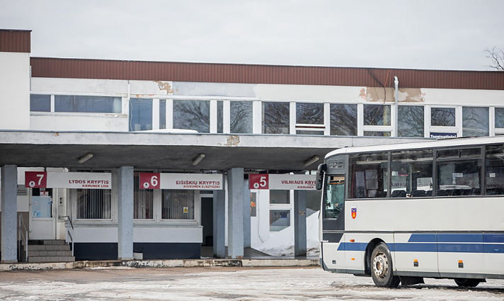 Žinios. „Dalis mažesnių miestų nebeturi susisiekimo su didmiesčiais“: keleivių vežimo autobusais reformai – savivaldybių kritika