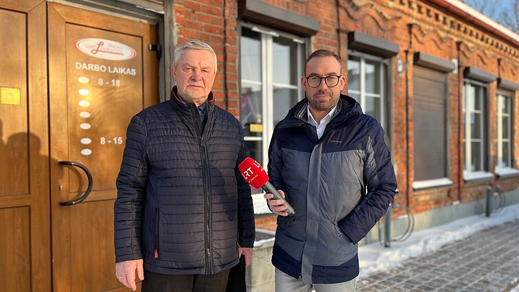 Už Vilniaus. Visą šeimą mėsos versle Linkuvoje įdarbinęs Jonas piktinasi pašalpų politika: sako – mes alutį geriam, o jie, durneliai, dirba