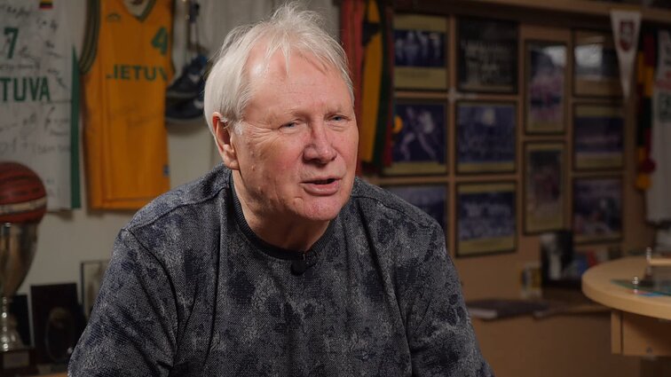 Didžiausią krepšinio kolekciją Lietuvoje sukaupęs joniškietis Leonas jos neparduotų net už milijonus: o kas kitiems trukdė?