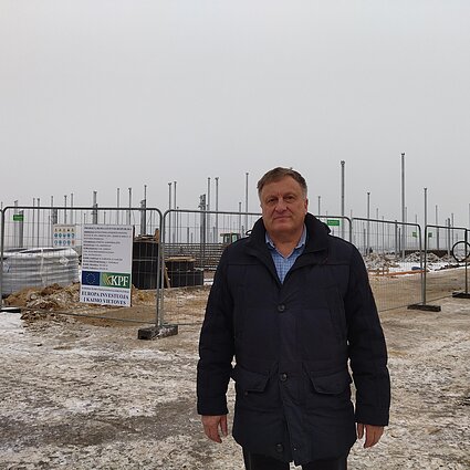 Gimtoji žemė. Sunkmetis neužgesino noro statyti modernią karvių fermą.