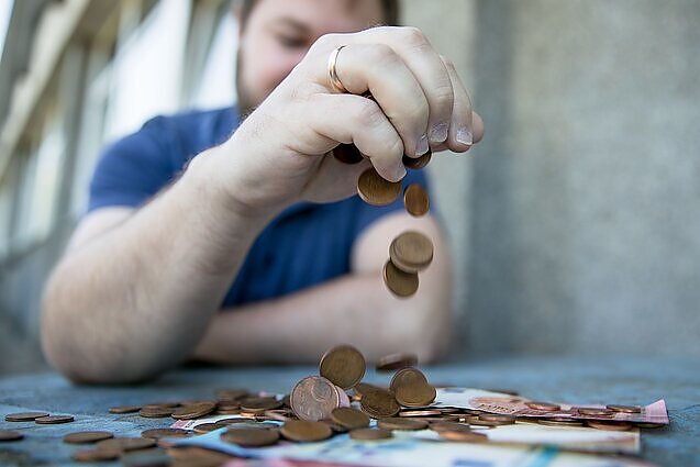 Papasakojo, kam verta įsigyti investicinį gyvybės draudimą: žmonės tikisi didelių rezultatų, bet rizikos čia daug