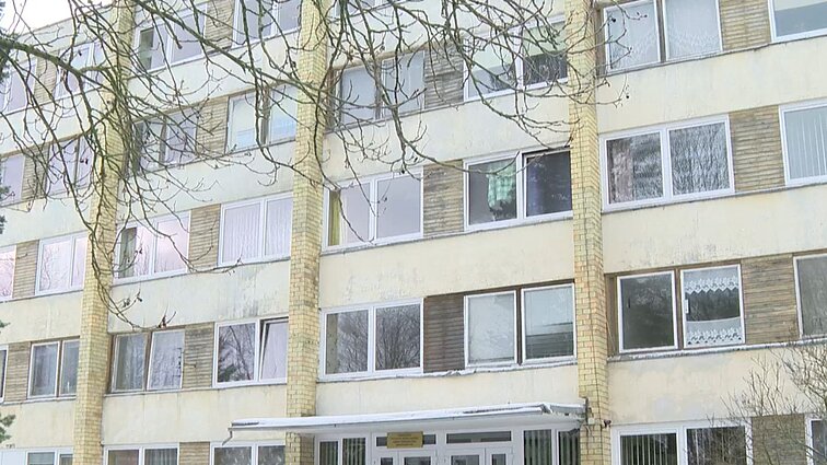 „Kambaryje – vos 14 laipsnių“: Panevėžio menų gimnazijos moksleiviai prabilo apie prastą mokyklos bendrabučio būklę