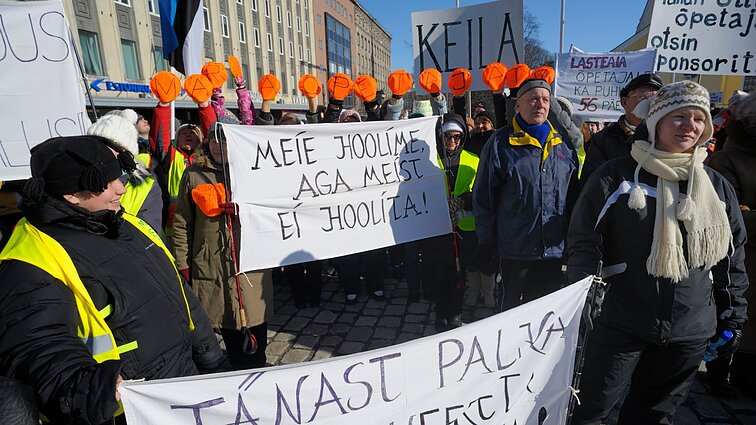 Žinios. Didesnių algų reikalaujantys Estijos pedagogai pradeda neribotos trukmės streiką