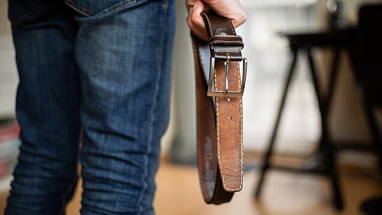 Smurtą patiriančios moterys su negalia retai kreipiasi pagalbos: ne visada atpažįsta, kad prieš jas smurtaujama