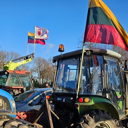 Gimtoji žemė. Sostinės link rieda protestuojančių ūkininkų traktoriai