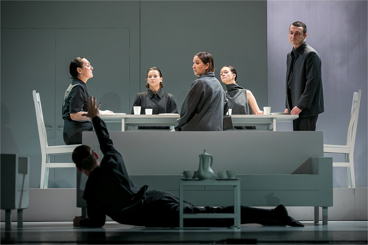 Spektaklis „Patina“ (rež. Eglė Švedkauskaitė). Valstybinis Šiaulių dramos teatras