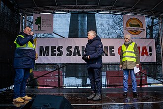 Proteste pasirodė aplinkos ir ūkio ministrai 