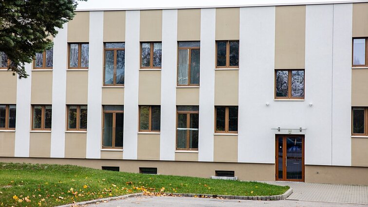 Tęsiasi ginčai dėl pusiaukelės namų Kauno rajone: šiuo metu čia gyvena 10 nuteistųjų