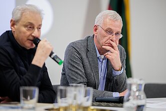 Diskusija apie mokyklas, kuriose vaikai ugdomi rusų kalba. Diskusija apie mokyklas, kuriose vaikai ugdomi rusų kalba.
