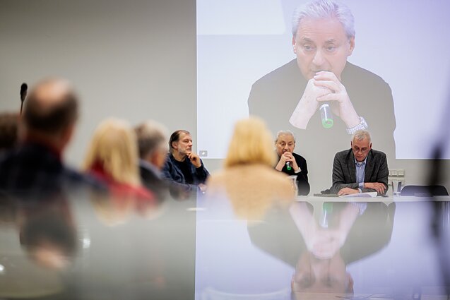 Diskusija apie mokyklas, kuriose vaikai ugdomi rusų kalba. Diskusija apie mokyklas, kuriose vaikai ugdomi rusų kalba.