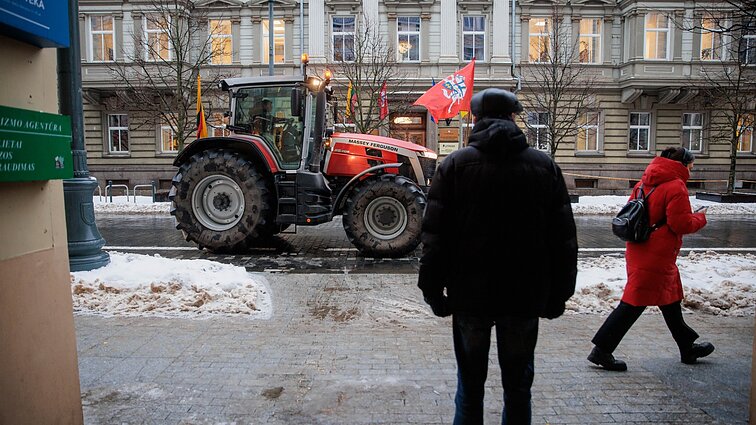 Žinios. Pasibaigus ūkininkų protestui, iš sostinės turėtų išvažiuoti daugiau nei tūkstantis traktorių ir kitos sunkiosios technikos