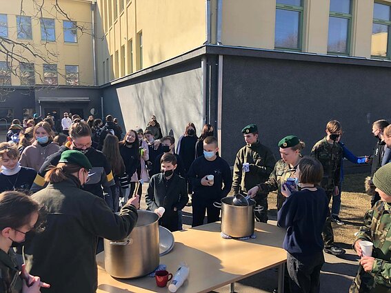 Iniciatyva „Arbatos pertrauka“ ragina šalies mokyklas išbandyti geros nuotaikos ir bendrystės vitaminą