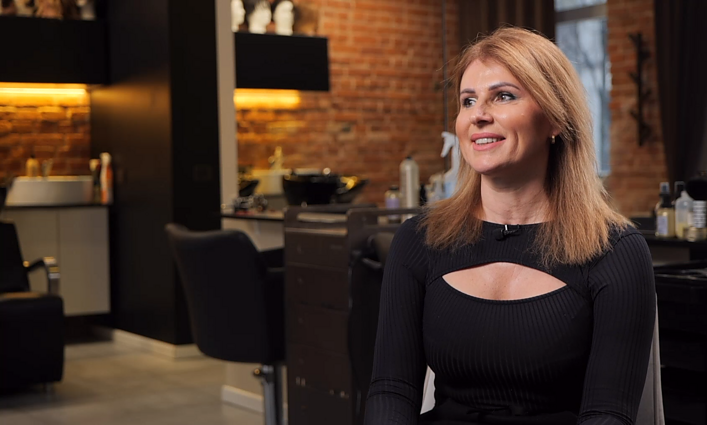 Patyčias, tėvų negalias ir vyro alkoholizmą prisimenanti stilistė Nijolė: per skyrybas palaikė klientės