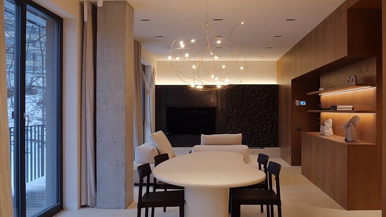 Galerijos jausmas bute: holo nuspręsta atsisakyti, o grindims – neįprasta danga