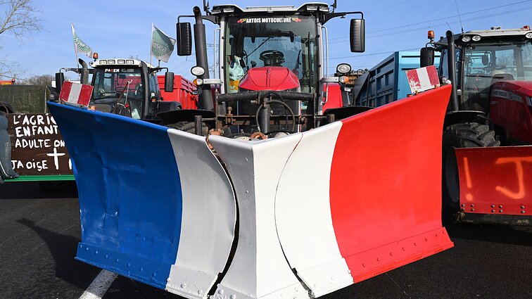 Protestuojantys Prancūzijos ūkininkai keliauja į Paryžių: blokuodami kelius paralyžiuos sostinę