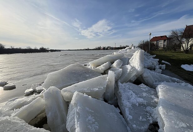 Flooding (associative image)