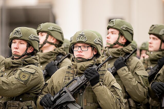 Dėl papildomo gynybos finansavimo – politikų diskusijos: vieni siūlo skolintis, kiti – peržvelgti mokesčių sistemą