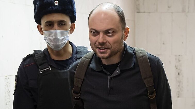 Žinios. JK diplomatijos vadovas ragina Rusiją atskleisti, kur dingo kalinamas opozicionierius Kara-Murza