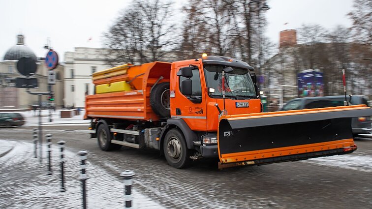 „Leis paneigti pretenzijas, kad keliai nevalomi“: pristatomas žemėlapis, rodantis kelių valymo darbus realiu laiku
