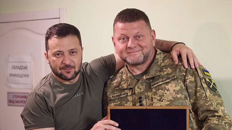 Žinios. Ukrainos prezidento atstovas paneigė gandus, kad Zelenskis neva atleido kariuomenės vadą Zalužną