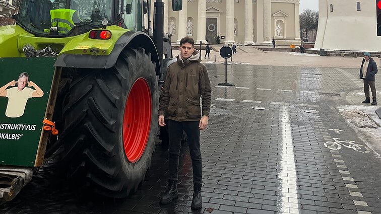 Už Vilniaus. Iš protesto į Kupiškį sugrįžęs 20-metis Linas: daug žmonių galvoja, kad ūkininkas smirda tvartu, nors taip nėra