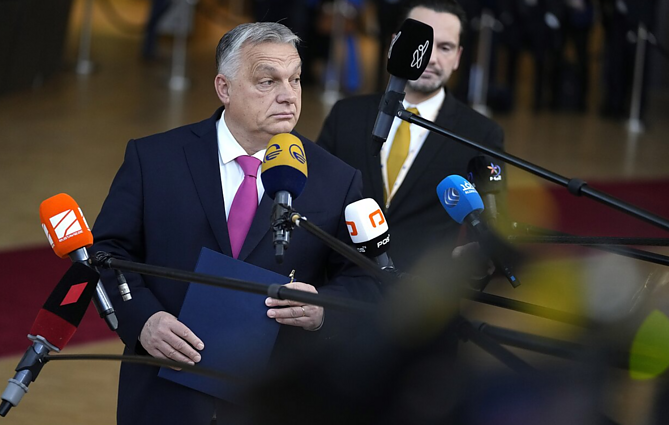 Briuselyje susitinka ES lyderiai: bandys patvirtinti 50 mlrd. eurų paramos paketą Ukrainai