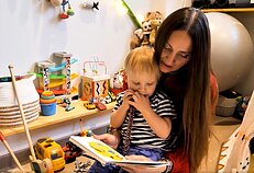 Sigita Jonynaitė-Žostautienė su sūnumi Vyčiu