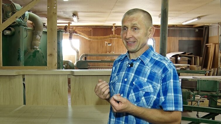 Savo svajonę gaminti medinius baldus išpildęs Robertas: turi dirbti dėl malonumo