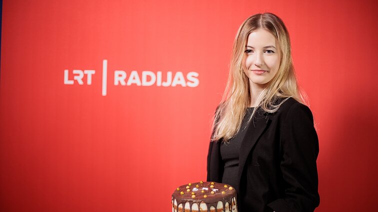 Vairuojanti, dirbanti, muzikuojanti ir tortus kepanti vienuoliktokė: mokykla smaugia nereikalingomis žiniomis ir neparuošia gyvenimui