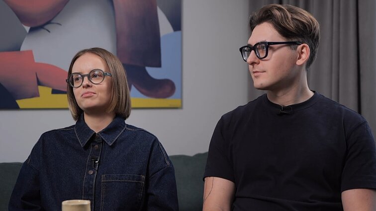 Jauna kauniečių pora dėl perdegimo pabėgo į Europą – keliavo 13 mėnesių ir įvairiose šalyse apleistas sienas pavertė meno kūriniais