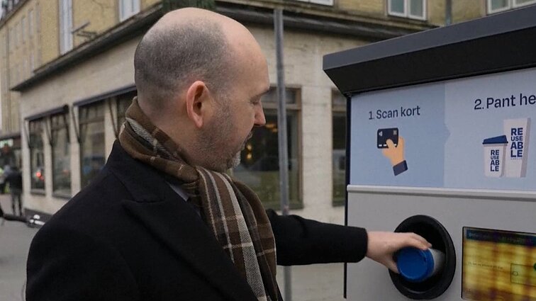 Danija testuoja naujovę – depozito sistemą, padedančią kovoti su vienkartiniais kavos puodeliais