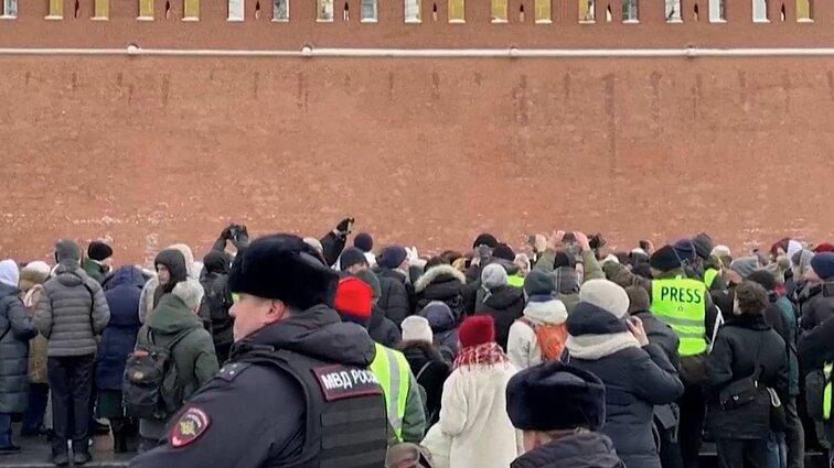 Rusijoje – nepasitenkinimas mobilizacija: karių žmonos reikalauja, kad vyrai grįžtų iš fronto