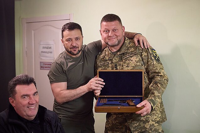 Ukrainos karinėje ir politinėje vadovybėje – pertvarka: Zelenskis pripažino galvojantis pakeisti Zalužną