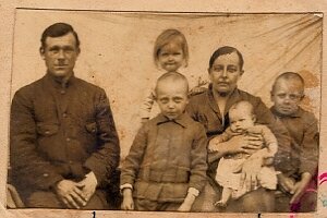 Larissa’s great-grandparents Stasys and Veronika when they arrived in Brazil with their children