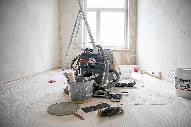 2005 m. statybos name butą nusipirkęs vilnietis skundžiasi girdintis kaimynų pokalbius net miegamajame: teks storinti sienas