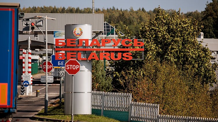 Siūloma uždaryti dar du pasienio punktus su Baltarusija: draustų kirsti sieną pėsčiomis, dviračiu, sumažėtų autobusų reisų