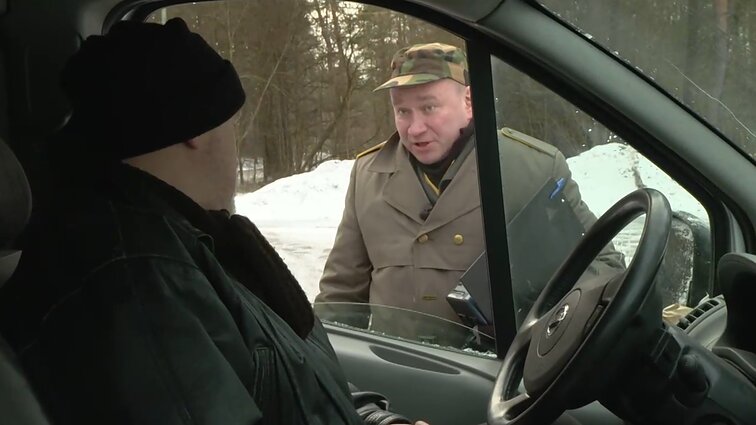 Dviračio žinios. Vairuotojas automobilį tikrininančiam aplinkosaugininkui: taršos mokestį mokam, o teršti neleidžiate?