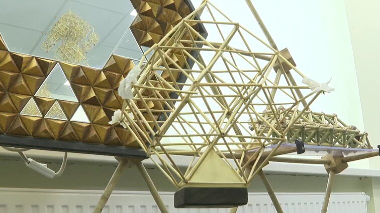 Švenčionėliuose – sodų motyvais sukurtų baldų paroda: autorius teigia norėjęs parodyti, kaip tradiciją galima pritaikyti buityje