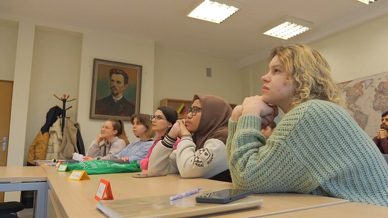 Užsieniečiai atranda lietuvių kalbą: vieniems tai – karjeros galimybės, kiti lietuviškus žodžius taria iš smalsumo