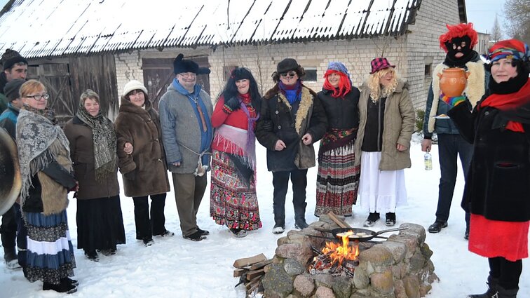 Anciūnų kaime puoselėjamos gilios Užgavėnių tradicijos: vietiniai kepa ir išskirtinius svogūnų blynus