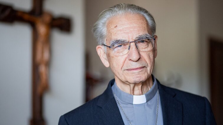 „Čia bažnyčia, čia negalima kalbėti“: kardinolas Bačkis teigia – dvasininkų nusikaltimus dangsto ne tik jie patys
