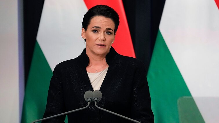Vengrijos prezidentė atsistatydina dėl suteiktos malonės už seksualinę vaikų prievartą nuteistam asmeniui