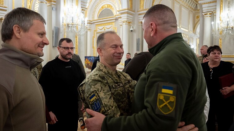 Nors vertinamas prieštaringai, Syrskio paskyrimą Ukrainos analitikai vadina logišku: pereiname prie ilgo karo, būtinas kitas režimas