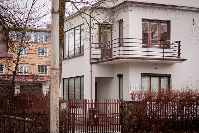 „Nepamirštas Vilnius“. Tarpukario architektūra. Januszo Zosztawto, Irenos Herholdowos namas. A. Mickevičiaus g. 17. Architektas I. Smorgonskis, 1939 m.