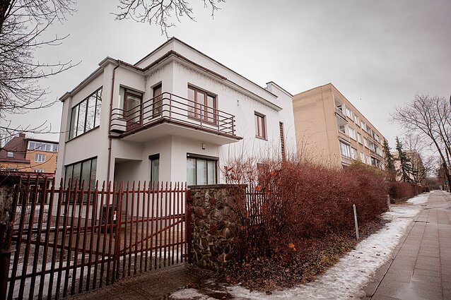 „Nepamirštas Vilnius“. Tarpukario architektūra. Januszo Zosztawto, Irenos Herholdowos namas.  A. Mickevičiaus g. 17. Architektas I. Smorgonskis, 1939 m. 