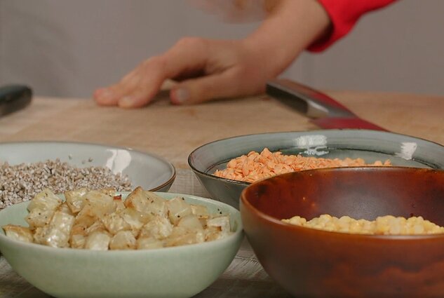 Keli šiupinio ingredientai: kruopos ir kepintas salieras Keli šiupinio ingredientai: kruopos ir kepintas salieras
