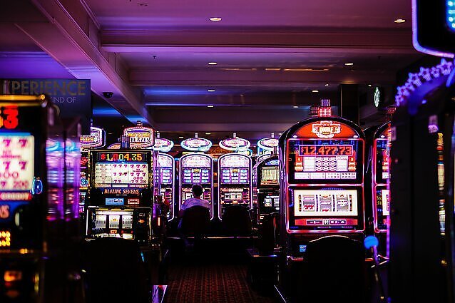 Siūlymus griežtinti lošimų prieinamumą aptaręs Sysas: nepalošęs niekas nenumirs, bet būna, kad miršta per lošimus