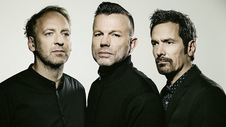 „Camouflage“ (Marcusas Meynas - centre) „Camouflage“ (Marcusas Meynas - centre)