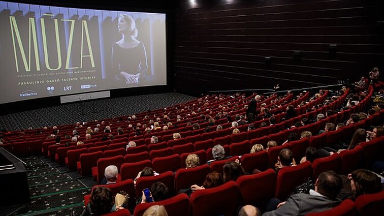 Kino teatruose – lietuviškų premjerų gausa ir lietuviškai bei ukrainietiškai prabylantys „Sparnuoti herojai“